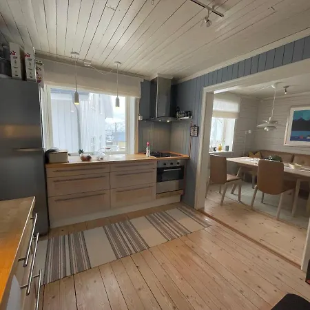 Nyaraló Cozy Family House With Sea Views In Historic Nyksund *