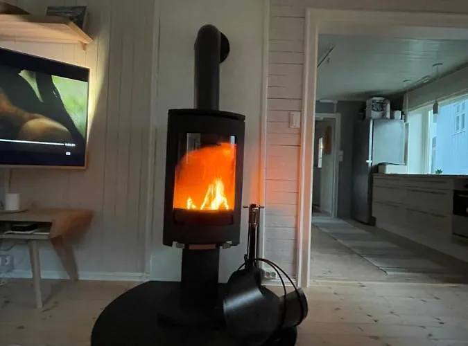 House Kapellbakken 3 Bedrooms With Sea View Holiday home *