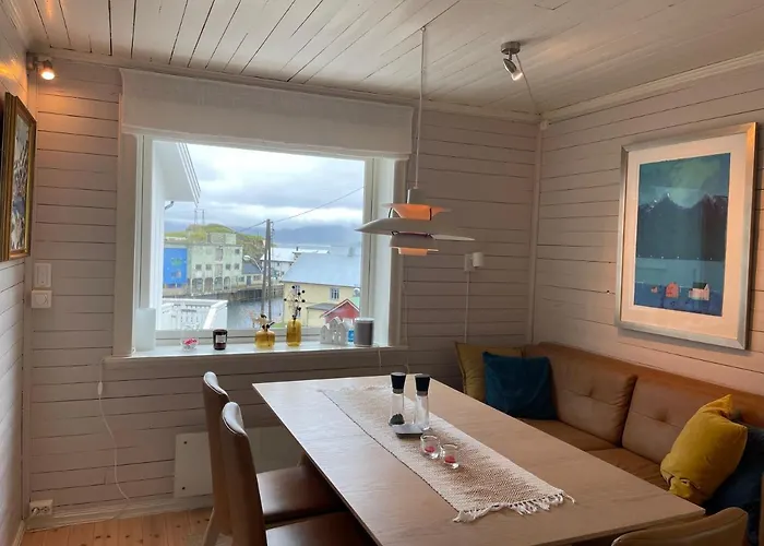 House Kapellbakken 3 Bedrooms With Sea View Holiday home *