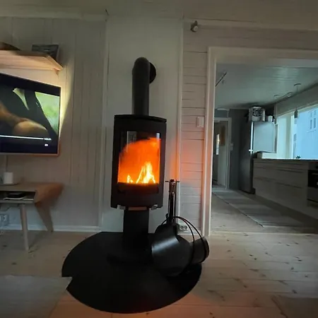 Cozy Family House With Sea Views In Historic Feriehus *