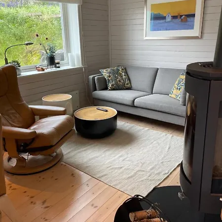 Cozy Family House With Sea Views In Historic Feriehus